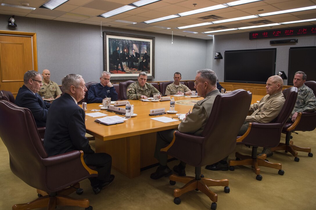 Defense Secretary Jim Mattis meets with the Joint Chiefs of Staff at the Pentagon, Jan. 23, 2017. DoD photo by Air Force Tech. Sgt. Brigitte N. Brantley