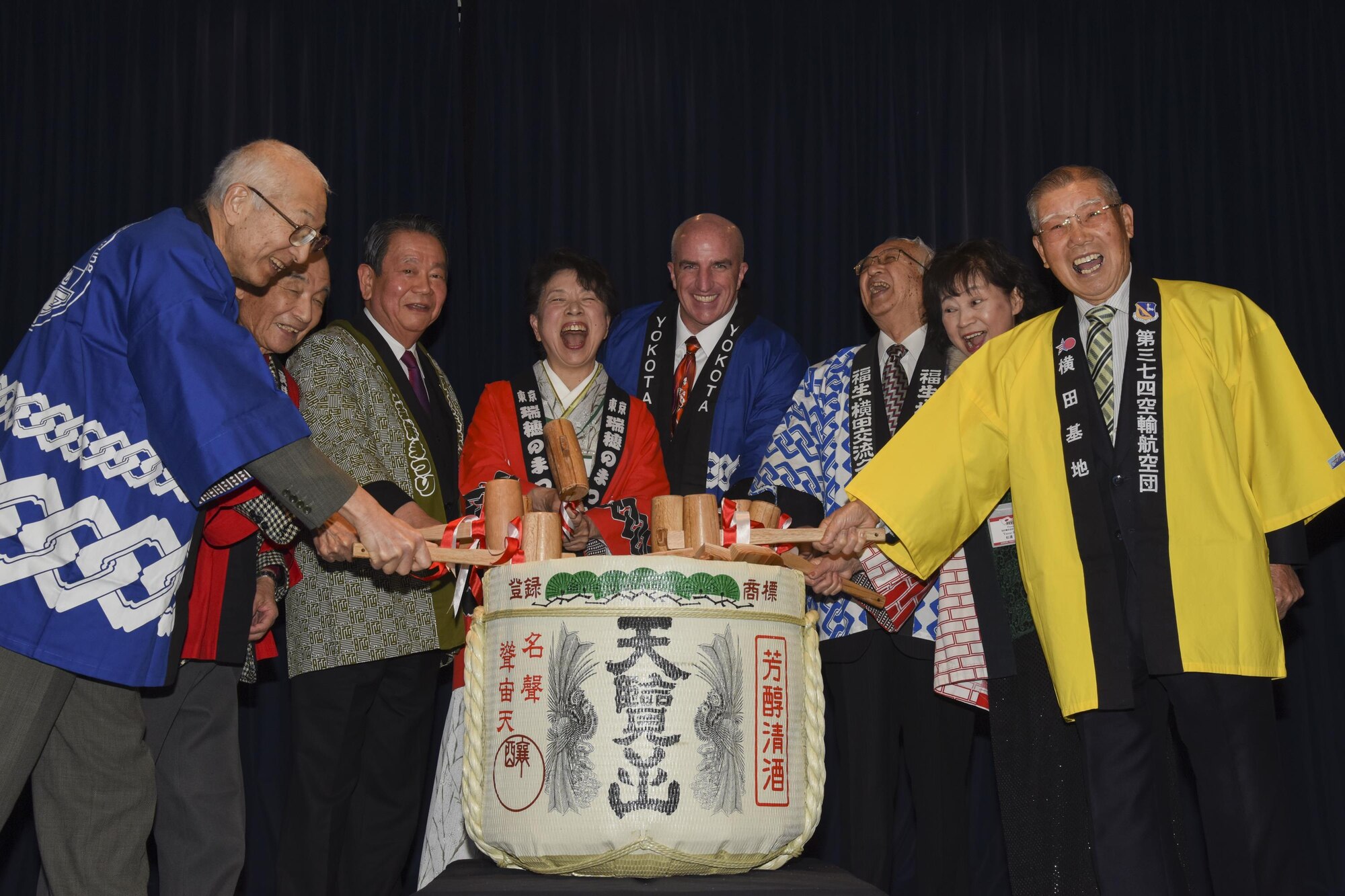 Col. Kenneth Moss, 374th Airlift Wing commander, breaks open a sake keg along with the seven friendship club presidents during the Joint New Year’s Party at Yokota Air Base, Japan, Jan. 21, 2017. The event was hosted by Col Kenneth Moss, commander of the 374th Airlift Wing, and the president from each of the seven friendship clubs from Fussa City, Akiruno City, Mizuho Town, Hamura City, Musashimurayama City, Ome City and Akishima City to strengthen the friendship between Yokota Air Base and each of the local communities. (U.S. Air Force photo by Machiko Arita)