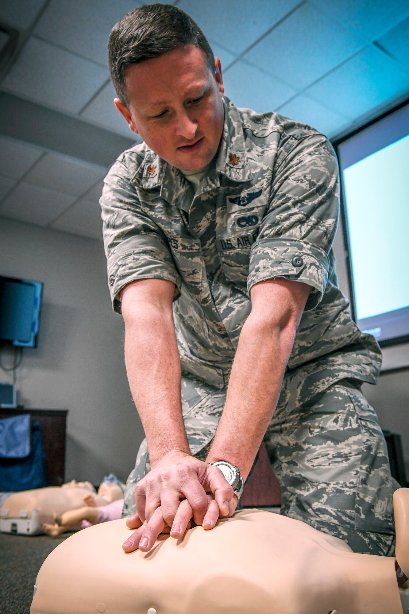 Maj. Eric Hoopes, commander of the 149th Fighter Wing’s Detachment 1, Texas Air National Guard, counts out compressions during a basic life support class at the 149th Medical Group, headquartered at Joint Base San Antonio, Texas, Nov. 30, 2016. Hoopes was instrumental in saving the life of a child who had nearly drowned to death at a local area pool. (U.S. Air National Guard photo by Tech. Sgt. Mindy Bloem)