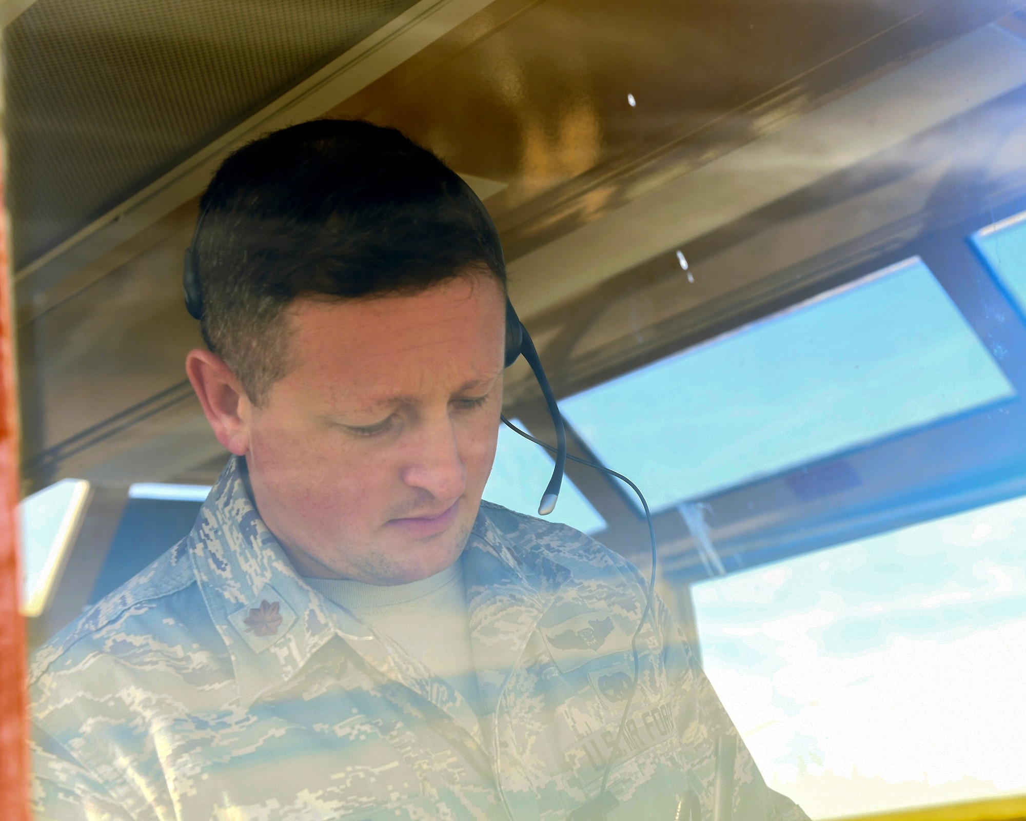 Maj. Eric Hoopes, commander of the 149th Fighter Wing’s Detachment 1, tracks flight data at Yankee Range, Naval Air Station Kingsville, Texas, Dec.1, 2016. The range is used to prepare combat fighter pilots for worldwide operations. (U.S. Air National Guard photo by Tech. Sgt. Mindy Bloem)

