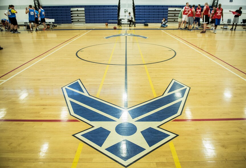 The Air Force Research Lab and the 592nd Special Operations Maintenance Squadron teams talk strategy at a time out during their Jan. 24 intramural basketball game at Eglin Air Force Base, Fla.  The maintainers easily controlled the game using their height advantage over the Lab team.  The Duke Field-stationed team rolled to a 2-0 season start with the 41 – 32 victory.  (U.S. Air Force photo/Samuel King Jr.)