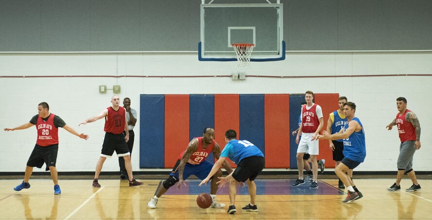 Berret Hardin (blue) and David Freeman (red) square off during their team’s Jan. 24 intramural basketball game at Eglin Air Force Base, Fla.  The 592nd Special Operations Maintenance Squadron team (red) easily controlled the game using their height advantage over the  (blue) Air Force Research Lab team.  The Duke Field-stationed team rolled to a 2-0 season start with the 41 – 32 victory.  (U.S. Air Force photo/Samuel King Jr.)