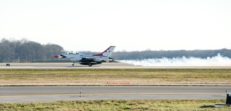 Thunderbird 8, an F-16 Fighting Falcon, takes off from Dover Air Force Base, Del., Jan. 25, 2017. Capt. Erik “Speedy” Gonsalves, U.S. Air Force Thunderbirds advance pilot/narrator, and Staff Sgt. Todd Hughes, tactical aircraft maintainer, departed for Pittsburgh, Pa., the next stop of a scheduled nine-base, four-day trip. (U.S. Air Force photo by Roland Balik)