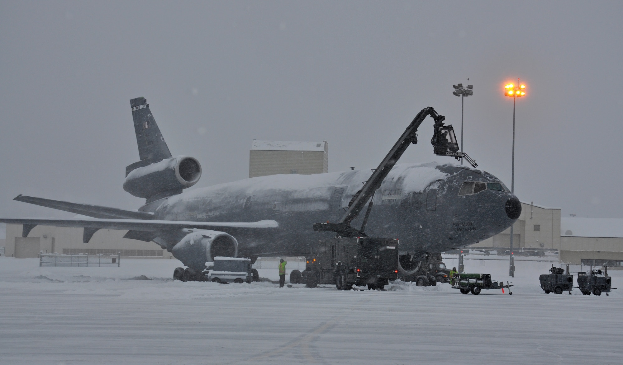 Maintenance crews from the 732nd Air Mobility Squadron at Joint Base Elmendorf-Richardson, Alaska, de-ice a KC-10A Extender aerial tanker in preparation for a refueling mission supporting F-35B fighter aircraft from Marine Fighter Attack Squadron 121, 3rd Marine Aircraft Wing out of Marine Corps Air Station Yuma, Ariz., Jan. 23, 2017. A host of aircraft, including KC-10s and C-17A Globemaster IIIs, played enabled the delivery of F-35Bs to their new home with the 1st Marine Aircraft Wing at Iwakuni, Japan. (U.S. Air Force Photo by 1st Lt Eric Schmidt) 