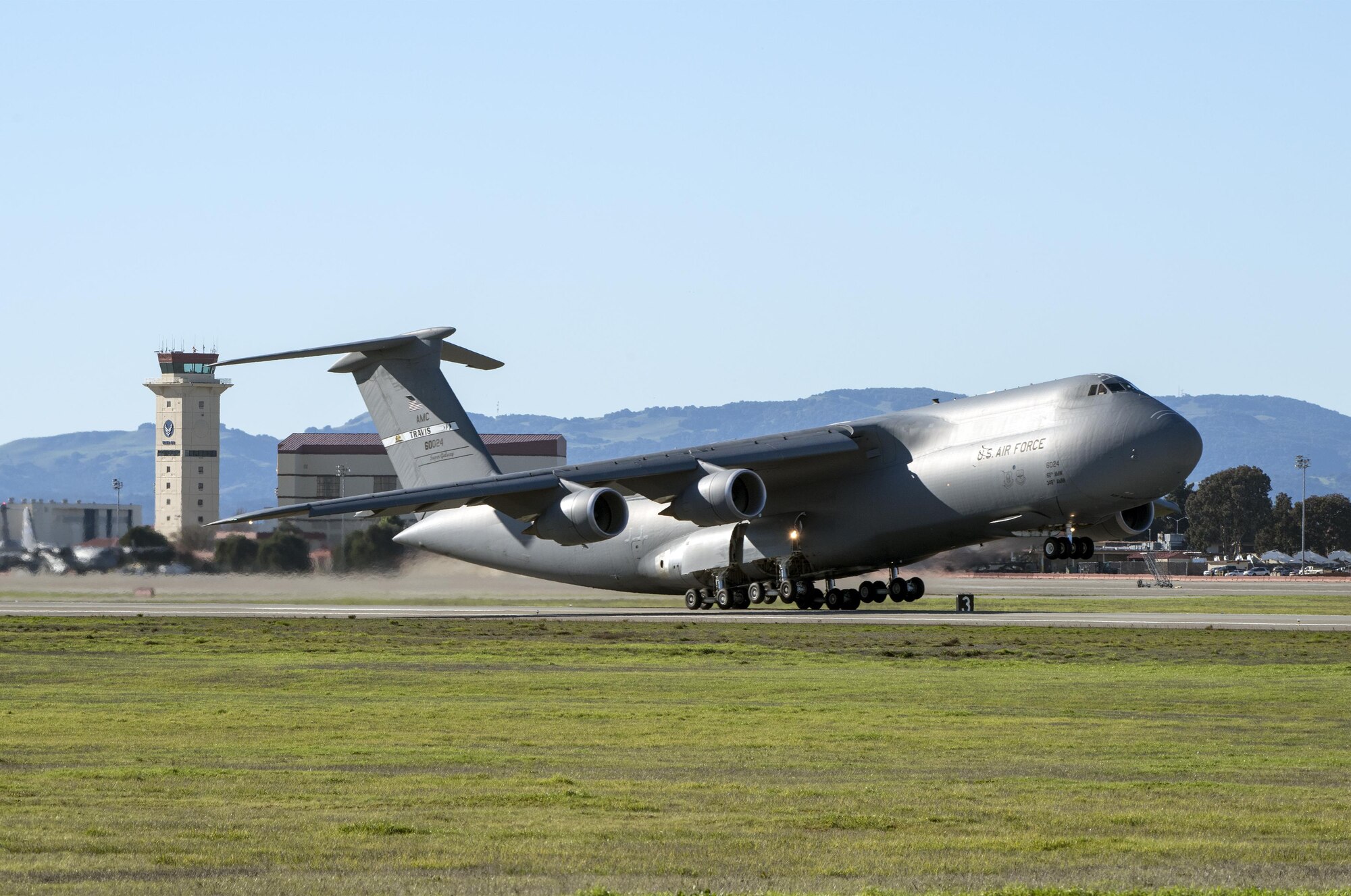 A C-5M Super Galaxy takes off at Travis Air Force Base, Calif., Jan. 13, 2017. Aircrews fly the new M-model around the world supporting Department of Defense missions with improved capabilities such as fuel efficiency, reduced noise and greater payloads. The Travis AFB mission provides Rapid Global Mobility quickly and decisively to locations all around the globe. (U.S. Air Force photo/ Heide Couch)