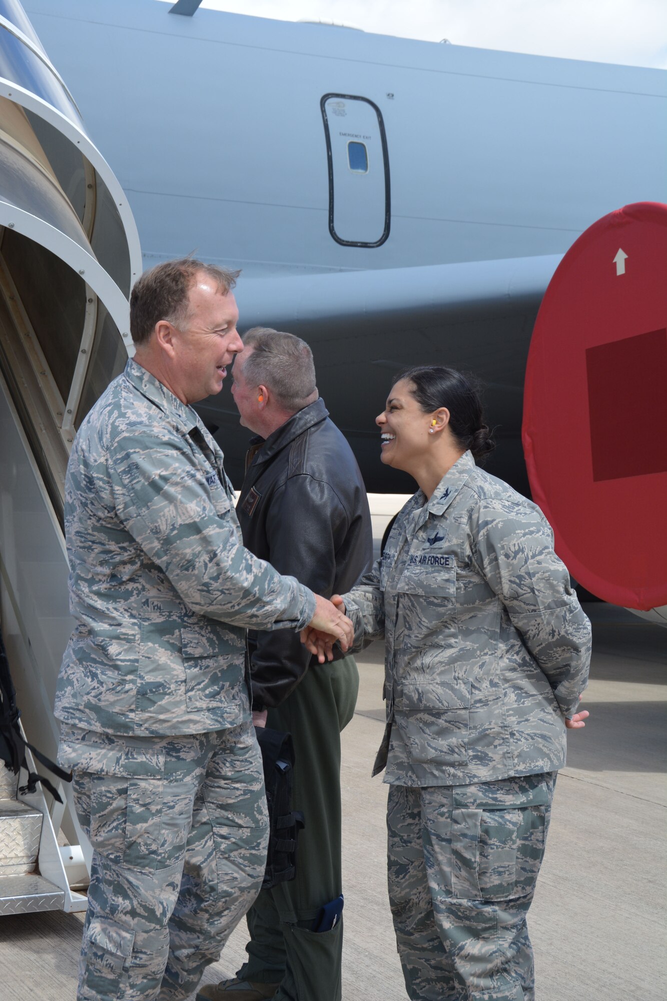 Col. Dana Nelson, 507th Air Refueling Wing vice commander greets Brig. Gen. Allan Swartzmiller, Air Force Reserve Command Inspector General at Tinker Air Force Base, March 30, 2017.  The 507th ARW was rated “effective” according the final Unit Compliance Inspection Capstone report, dated June 16. (U.S. Air Force Photo/Maj. Jon Quinlan)