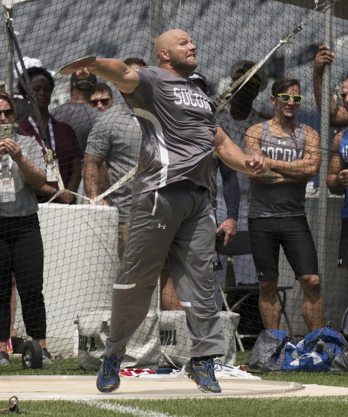 Air Force Tech. Sgt. Curtis Krenzke, a member of Team Special Operations Command, competes in the discus event during the 2017 Department of Defense Warrior Games in Chicago, July 3, 2017. DoD photo by Roger L. Wollenberg 