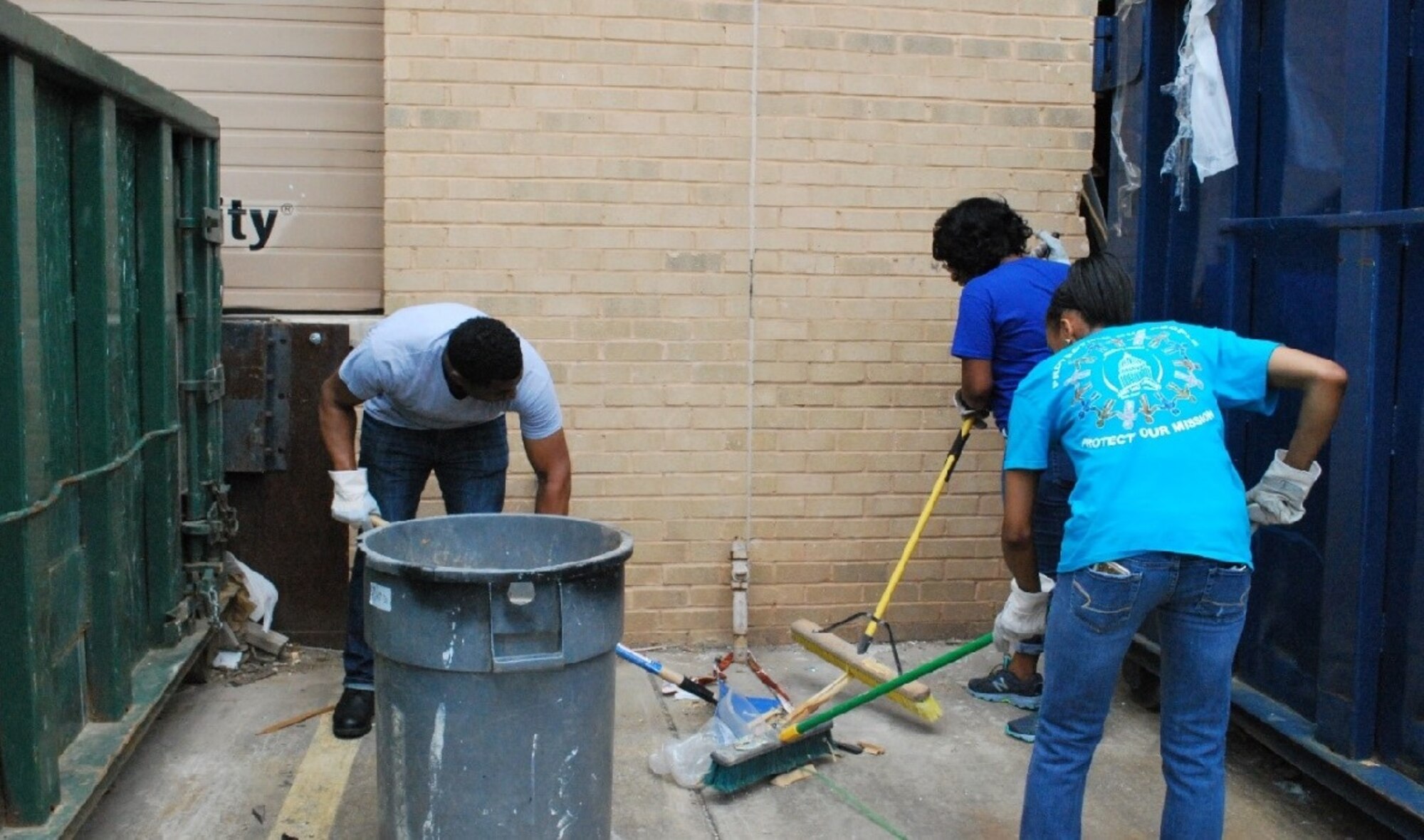 Department of Defense Cyber Crime member volunteers, left to right, Tech. Sgt. Marcus Hughes, Tech. Sgt. Shalonda Francis and Staff Sgt. Tiara Wilson combine to cleanup an area in the ReStore, a non-profit home improvement store to benefit Habitat for Humanity of the Chesapeake June 16, 2017. (Photo/Kelvin Johnson)    