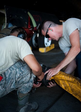 Staff Sgt. Charlie Hemstock, 9th Aircraft Maintenance Squadron crew chief, connects a hose to the U-2 Dragon Lady meant to pump cool air to the electronics to keep it from overheating while grounded at Beale Air Force Base, Calif., June 20, 2017. Maintaining the serviceability of the U-2 ensures Beal’s readiness for worldwide intelligence, surveillance and reconnaissance missions. (U.S. Air Force photo by Airman 1st Class Justin Parsons/released)

