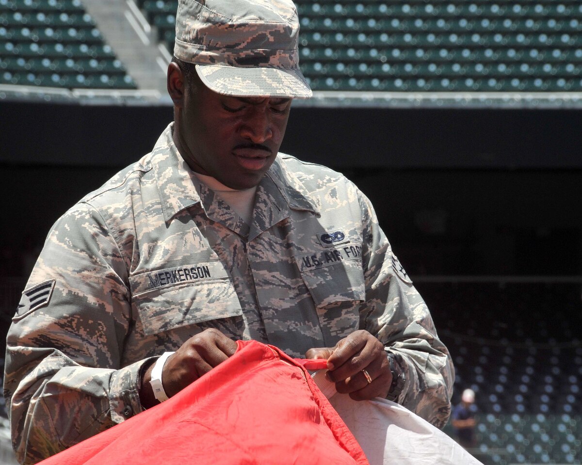 Atlanta Braves host Dobbins Day, honor servicemembers > Air