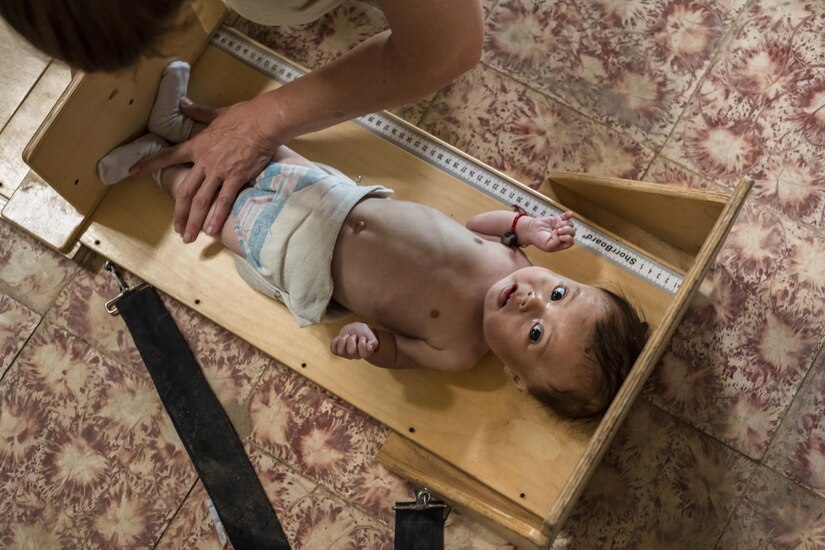 U.S. Army LTC Rhonda Dyer performs anthropometric measurements on a child during a pediatric nutritional assessment mission. Joint Task Force – Bravo Medical Element personnel participated in a pediatric nutritional assessment mission as members of a joint team with the Honduran Ministry of Health to assess the nutritional status of children from the ages of 6 months to 60 months in the San Antonio area of La Paz, Honduras, Jun 14 - 15, 2017. 