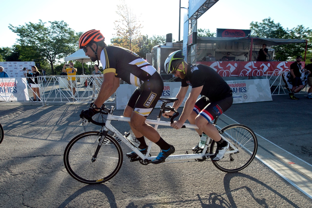 Coach Greg Miller drives for visually impaired rider Army Spc. Michael Stephens during the 2017 Department of Defense Warrior Games in Chicago, July 6, 2017. The annual games allow wounded, ill and injured service members and veterans to compete in paralympic-style sports. DoD photo by EJ Hersom