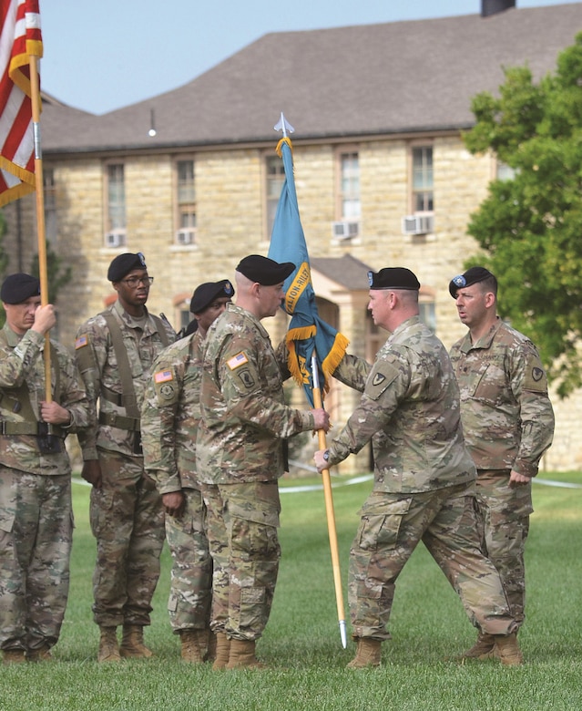 Army Field Support Battalion-Riley welcomes new commander > Army ...