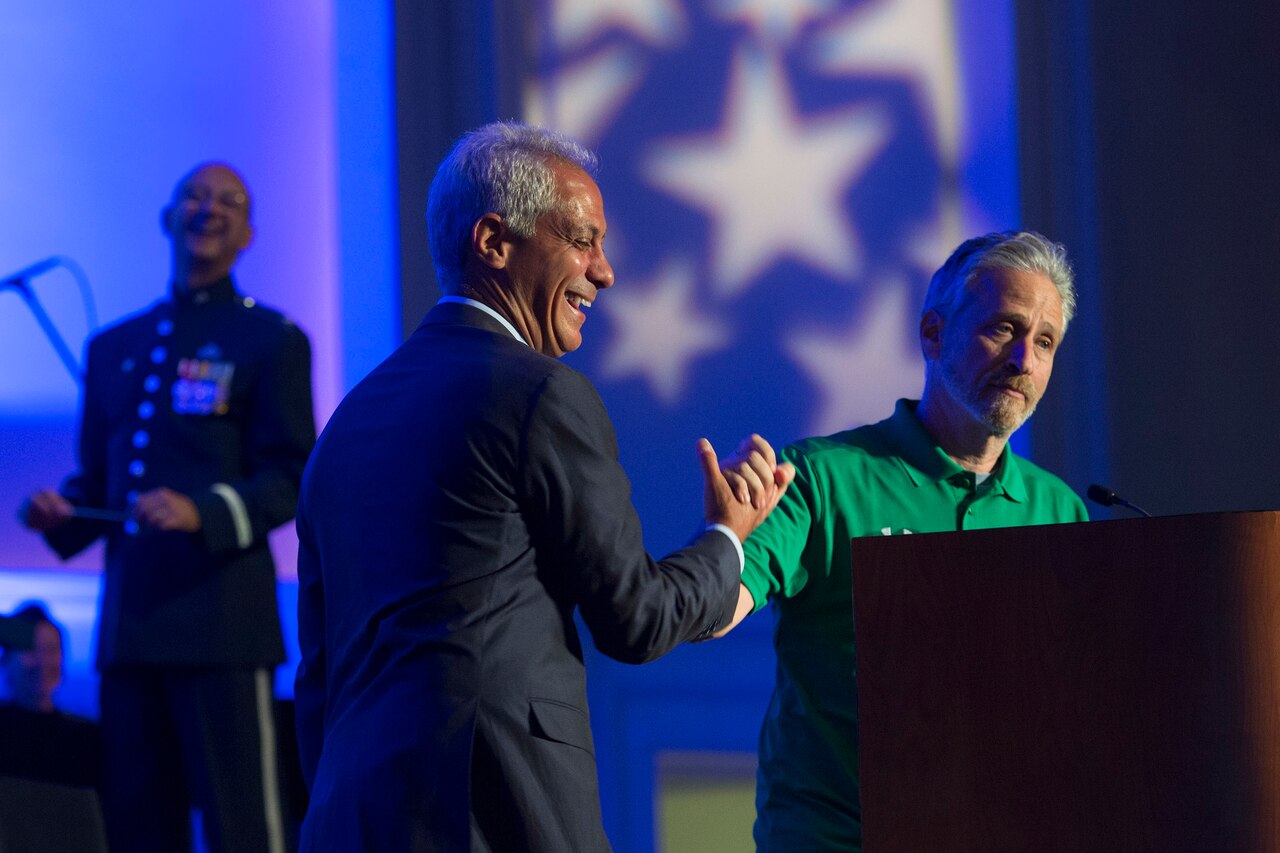 Chicago Mayor Rahm Emanuel and comedian Jon Stewart shake hands after stirring the best pizza in the country pot, New York City vs. Chicago, during closing ceremonies for the 2017 DoD Warrior Games in Chicago, July 8, 2017. DoD photo by EJ Hersom