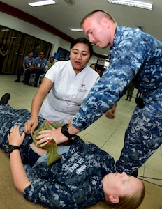170620-N-QV906-048 CEBU, Philippines (June 20, 2017) Hospital Corpsman 1st Class Richard Spees of USS CORONADO (LCS 4) demonstrates life-saving skills during an Interactive Medical Engagement for Maritime Training Activity (MTA) Sama Sama 2017 CEBU, Philippines, June 20.  MTA Sama Sama is a bilateral maritime exercise between U.S. and Philippine naval forces and is designed to strengthen cooperation and interoperability between the nations' armed forces.  (U.S. Navy photo by Mass Communication Specialist 1st Class Micah Blechner/RELEASED)
