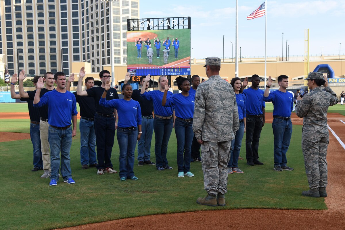 Shuckers show appreciation to military > Keesler Air Force Base