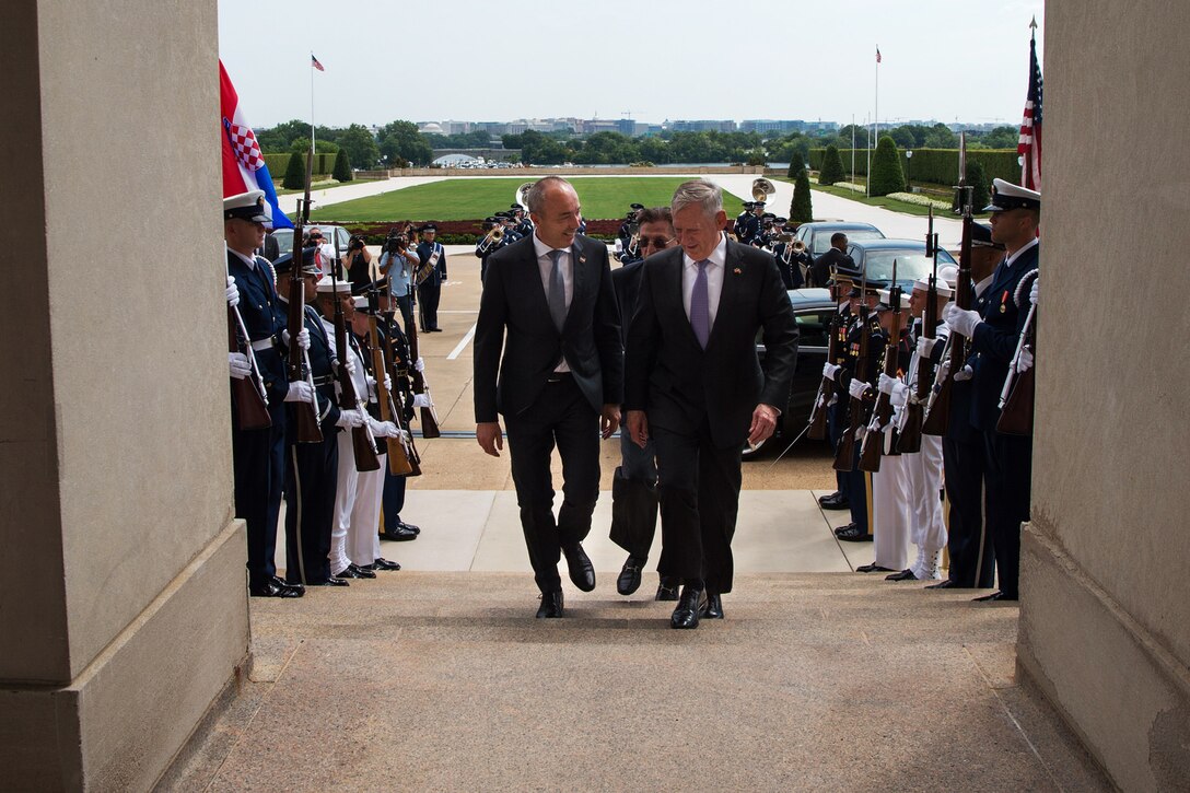 Defense Secretary Jim Mattis walks with Croatian Defense Minister Damir Krstičević before an honor cordon at the Pentagon, July 12, 2017. DoD photo by Army Sgt. Amber I. Smith