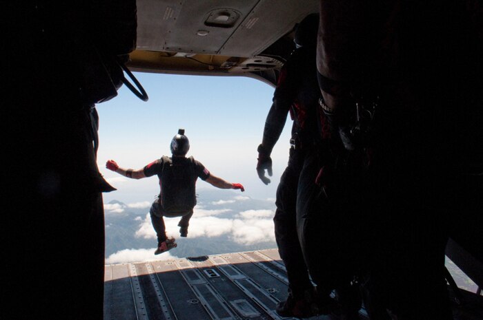 Sgt. 1st Class Andrew Mehall, a free-fall parachutist for the U.S. Army Special Operations Command Parachute Demonstration Team, jumps out of a CH-47 Chinook during the 4th of July Spectacular, July 4, 2017. The team, also known as the Black Daggers, jumped from the aircraft provided by 3rd Battalion, 25th Aviation Regiment, 25th Combat Aviation Brigade, 25th Infantry Division, and parachuted into the field. 