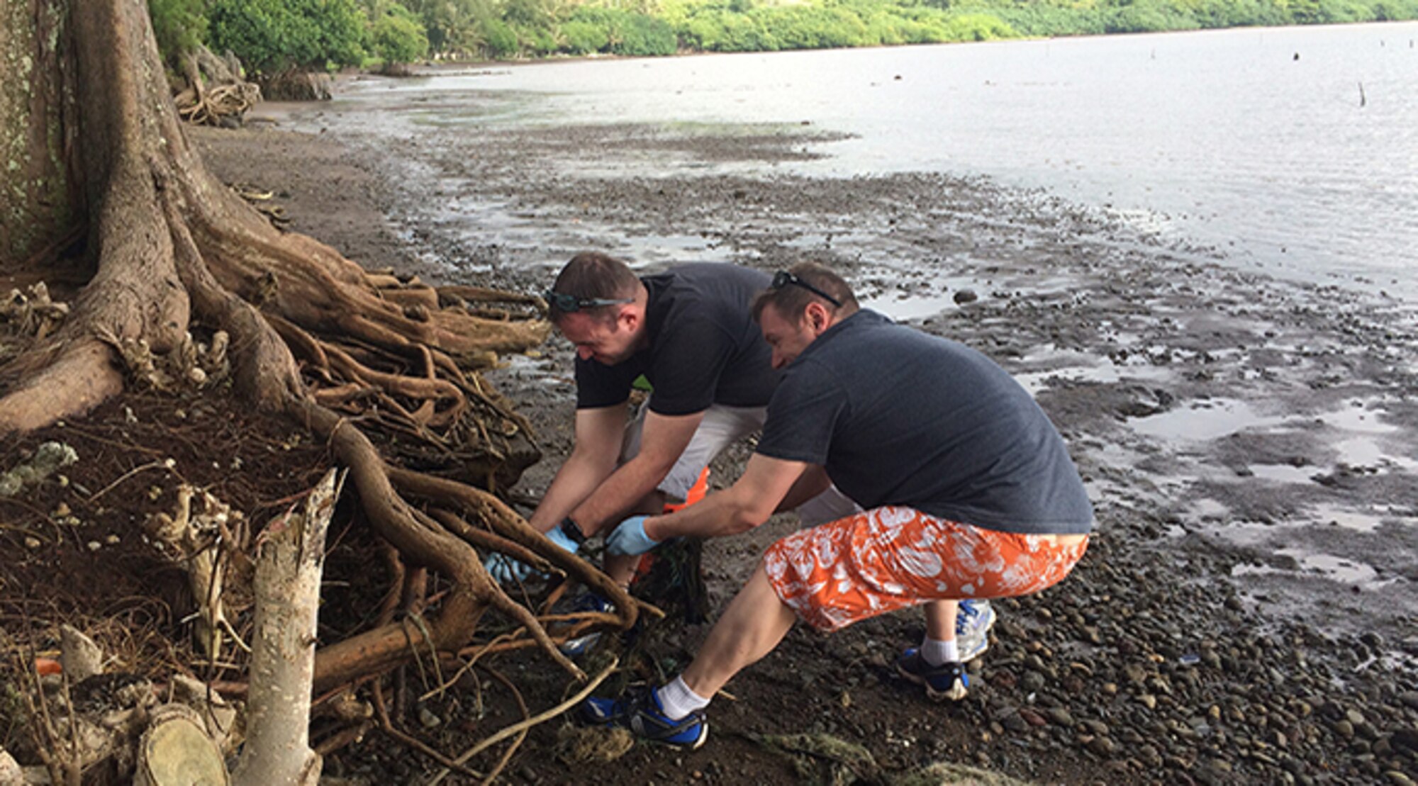 The 477th Maintenance Squadron Airmen TDY in Hawaii showed their commitment to community service by organizing and participating in the clean up program “Cache In, Trash Out” on the beaches of Hawaii May, 2017.