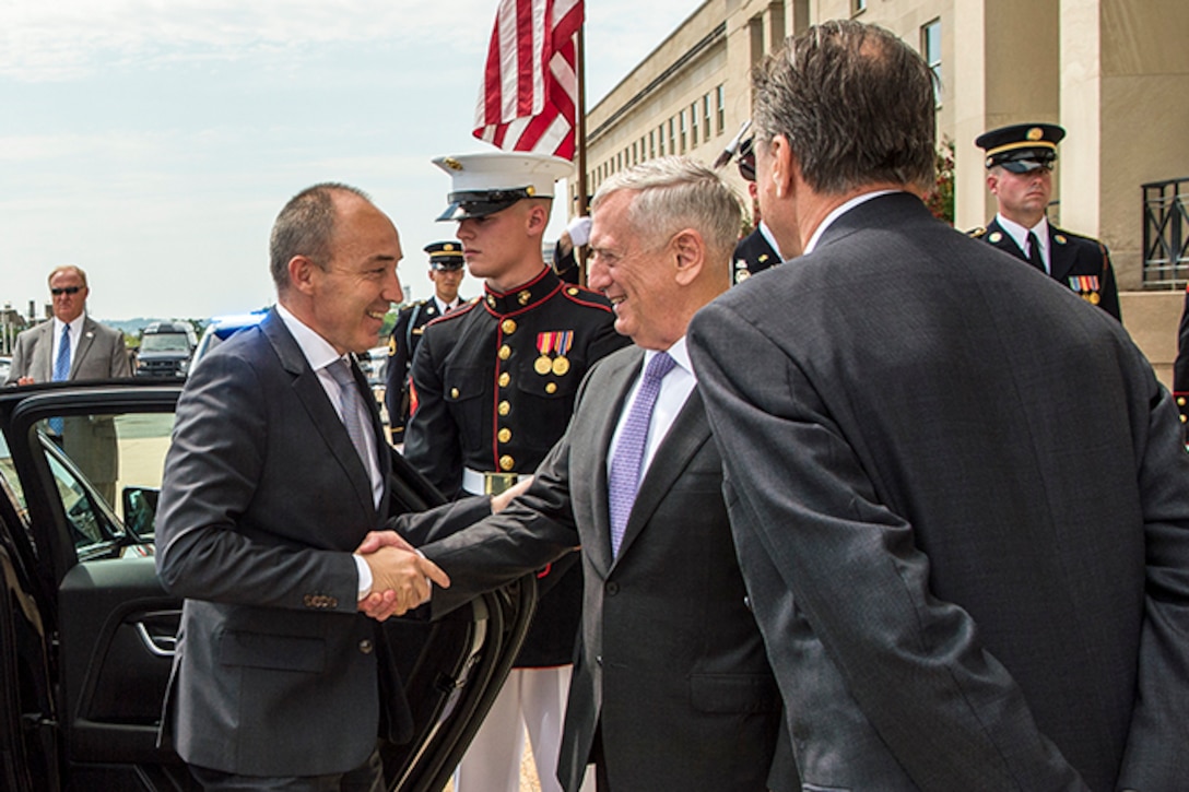 Defense Secretary Jim Mattis greets Croatian Defense Minister Damir Krsticevic before an honor cordon at the Pentagon, July 12, 2017. DoD photo by U.S. Army Sgt. Amber I. Smith