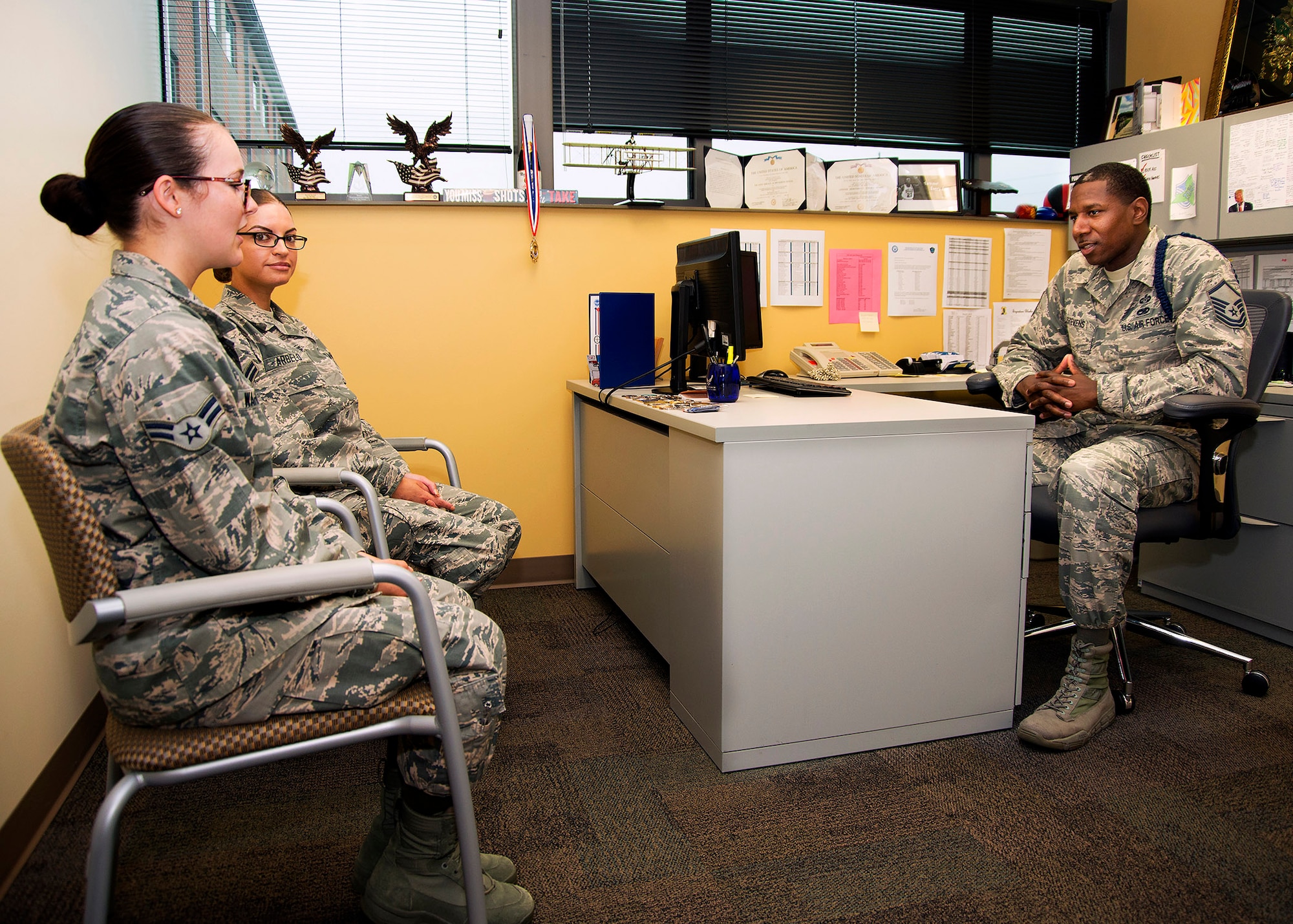 Airmen 1st Class Sierra Wahl, foreground, and Grethel Arbelo, United States Air Force School of Aerospace Medicine students, talk with Master Sgt. Michael J. Stevens, USAFSAM Military Training Flight chief, July 6, 2017, at Wright-Patterson Air Force Base, Ohio, about their hopes for their Air Force careers. Stevens, was named as one of the Air Force’s 12 Outstanding Airmen of the Year. (U.S. Air Force photo by R.J. Oriez)