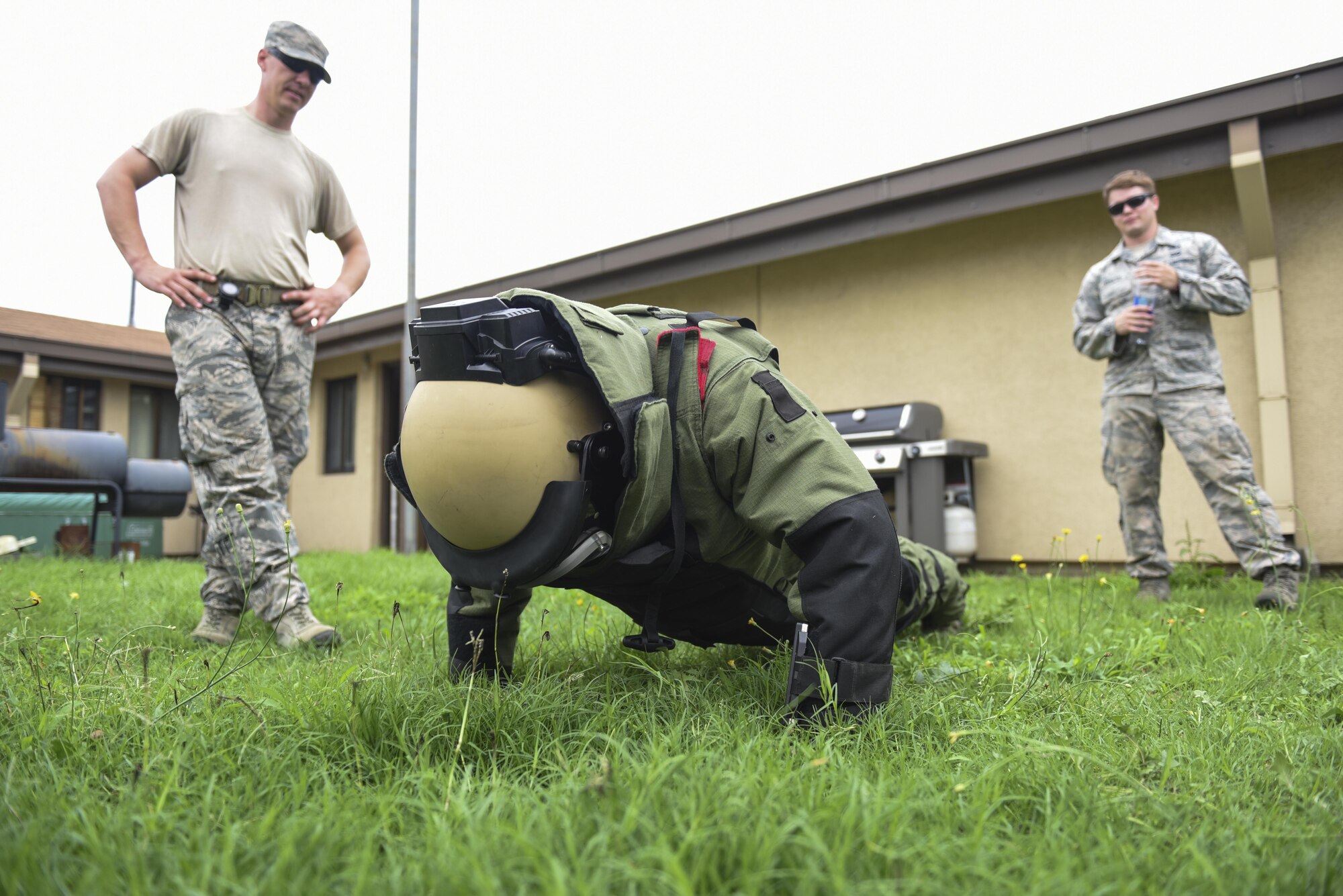 U.S. Air Force Academy Cadet 2nd Class Harry McMahon performs a push up in an explosive ordnance disposal suit at Kunsan Air Base, Republic of Korea, July 11, 2017 while U.S. Air Force E.O.D. members observe him during the cadet’s immersion visit. The visit was part of the Air Force Academy’s Operation Air Force program. Operation Air Force which takes rising juniors in the Air Force Academy to different bases across the Air Force to shadow and learn about their respective missions. (U.S. Air Force photo by Senior Airman Michael Hunsaker/Released) 