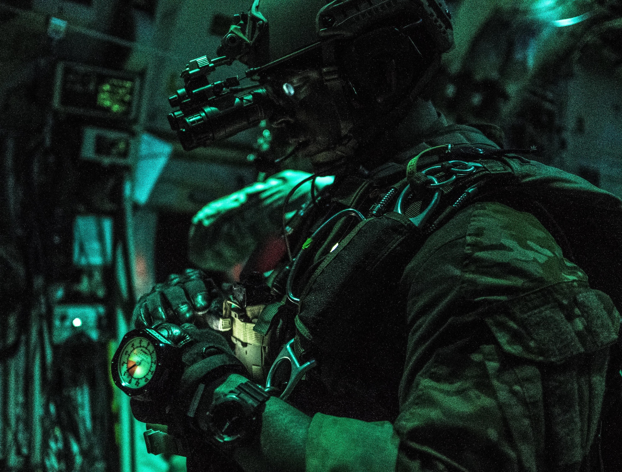 A U.S. Air Force 320th Special Tactics Squadron jumpmaster inspects his gear prior to high altitude, high opening (HAHO) jump operations July 11, 2017, over Shoalwater Bay Training Area in Queensland, Australia during Talisman Saber 2017. The 320th STS combat controllers and U.S. Marine Corps 3rd Reconnaissance Battalion operators infilled two days prior to the exercise’s massive tactical (MASS TAC) of 500 jumpers in order to establish the drop zone. (U.S. Air Force photo by Capt. Jessica Tait)
