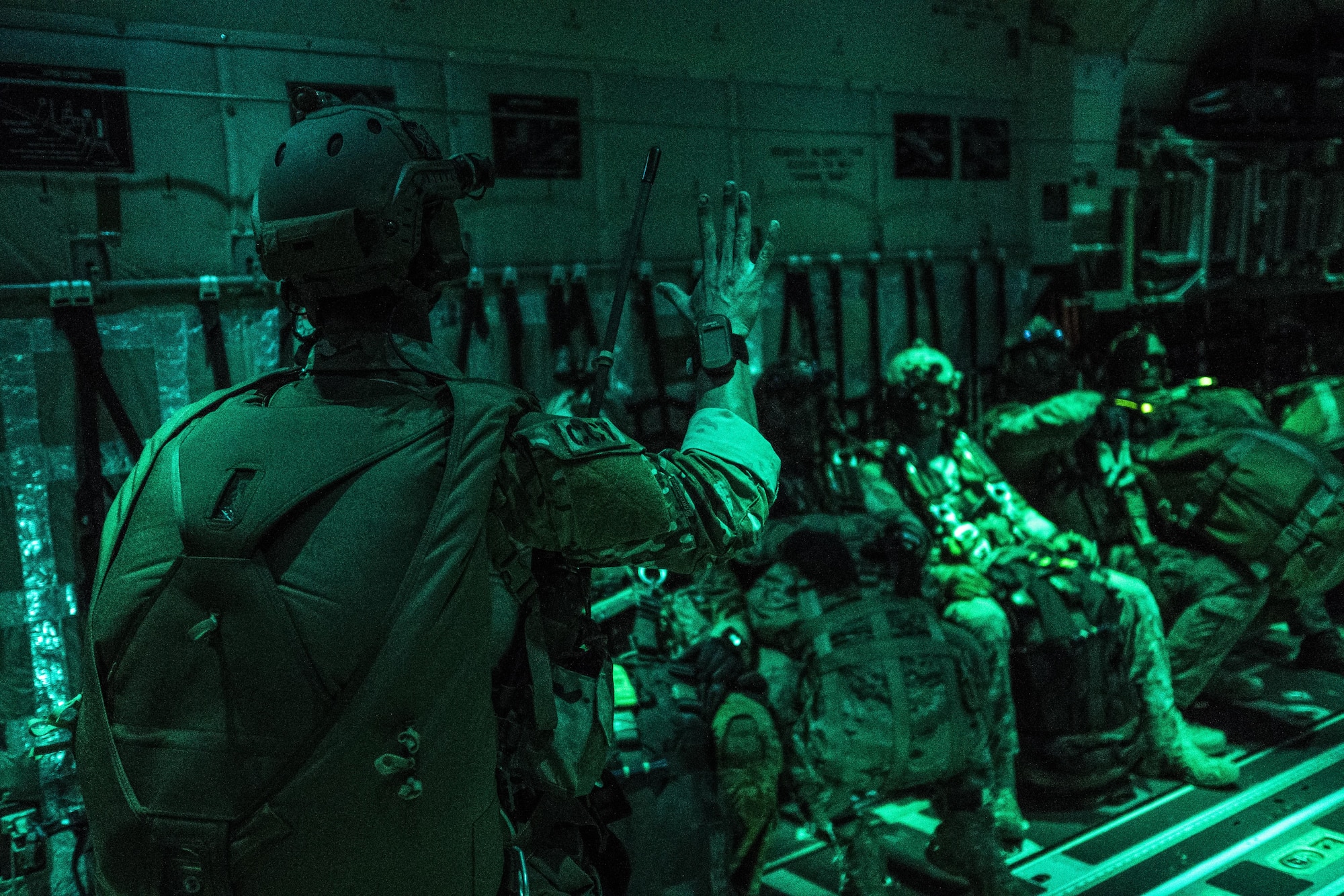A U.S. Air Force 320th Special Tactics Squadron jumpmaster signals the time prior to high altitude, high opening (HAHO) jump operations July 11, 2017, over Shoalwater Bay Training Area in Queensland, Australia during Talisman Saber 2017. The 320th STS combat controllers and U.S. Marine Corps 3rd Reconnaissance Battalion operators infilled two days prior to the exercise’s massive tactical (MASS TAC) airdrop of 500 jumpers in order to establish the drop zone. (U.S. Air Force photo by Capt. Jessica Tait)