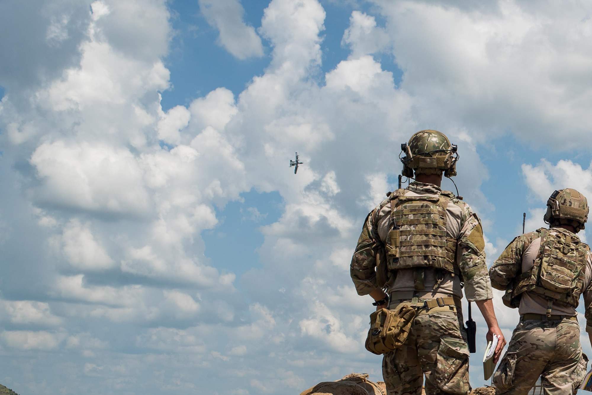 Tactical air control party specialists from the 146th Air Support Operations Squadron at Will Rogers Air National Guard Base, Oklahoma City, make visual contact with an A-10 Thunderbolt II from the 442nd Fighter Wing, Whiteman Air Force Base, Knob Noster, Missouri, during a training event at Razorback Range, Fort Chaffee Maneuver Training Center in Fort Smith, Ark., and Hog Military Operating Area, Mansfield, Ark., July 11, 2017. The close air support training event, called Sooner Strike, was coordinated by the 146 ASOS and enabled Airmen in the air and on the ground to share techniques and accomplish both mission qualification training and continuation training with several aircraft common to TACP missions. (U.S Air National Guard photo by Senior Airman Brigette Waltermire)