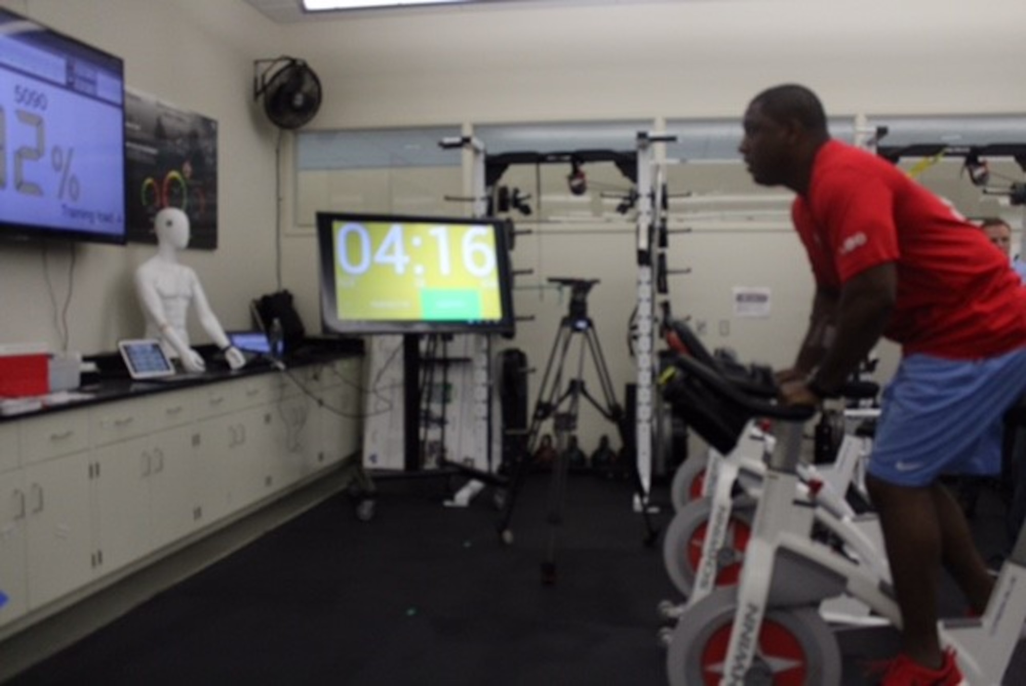 Tech. Sgt. Marty Shorter, USAFSAM bioenvironmental engineering consultant, participates in a 711th Human Performance Wing research on heart rate. Shorter has on a wearable electronic device that monitors his heart rate while he trains. The wearable electronic device measures how his body adjusts to various intensity levels of cardio training. (U.S. Air Force photo/Stacey Geiger)  
