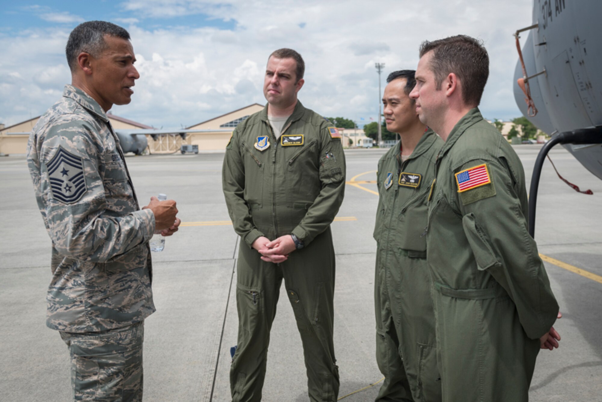 U.S. Air Force Chief Master Sgt. Terrence Greene, U.S. Forces, Japan and 5th Air Force command chief, speaks to Airmen assigned to the 36th Airlift Squadron after a C-130J Super Hercules tour, July 14, 2017, at Yokota Air Base, Japan. The tour was part of a USFJ and Japan Self-Defense Forces' Senior Enlisted Leader Symposium.  (U.S. Air Force photo by Airman 1st Class Juan Torres)