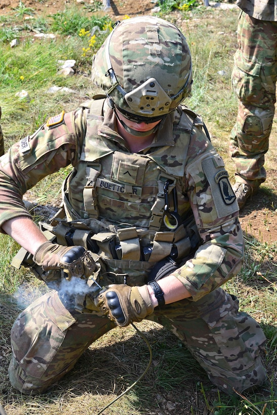 A paratrooper uses detonation cord during a live-fire demolition as part of Exercise Rock Knight at Pocek Range in Postonja, Slovenia, July 20, 2017. Army photo by Paolo Bovo