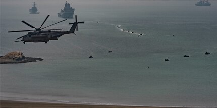 170722-N-GP524-0857 SALINAS, Peru (July 22, 2017) Ships and aircraft representing the 19 nations participating in UNITAS 2017 conduct a joint amphibious landing demonstration. UNITAS is an annual, multi-national exercise that focuses on strengthening our existing regional partnerships and encourages establishing new relationships through the exchange of maritime mission-focused knowledge and expertise during multinational training operations. (U.S. Navy photo by Mass Communication Specialist 2nd Class Bill Dodge/Released)