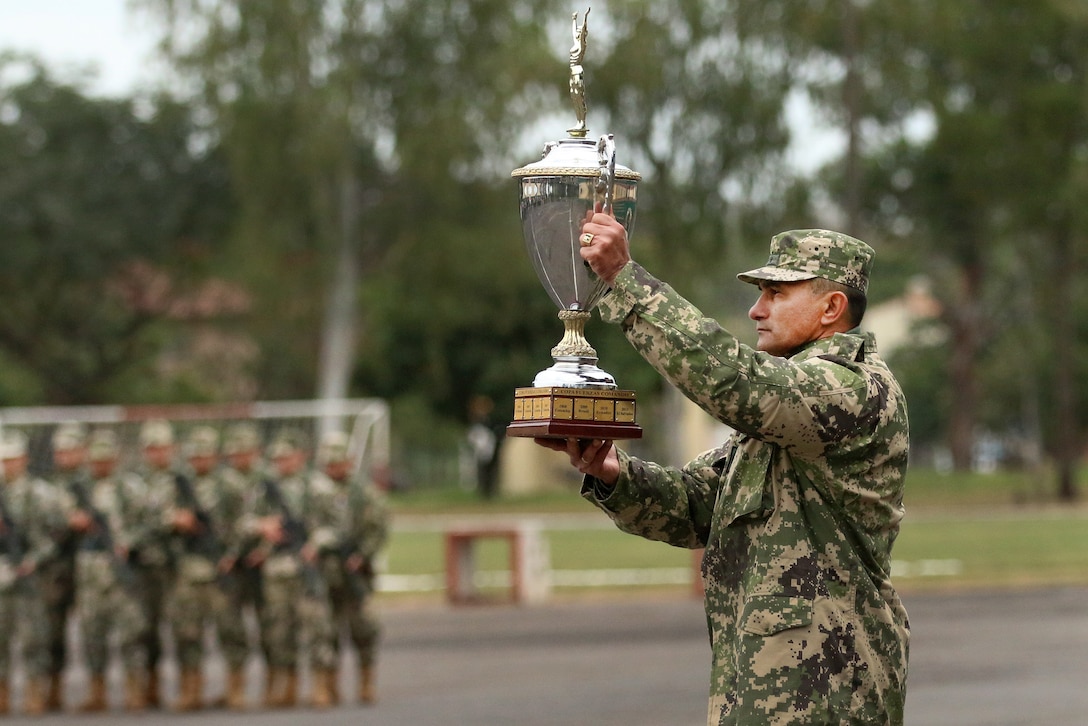 Paraguayan army Brig. Gen. Hector Limenza presents the trophy to the competing teams at the opening ceremony of Fuerzas Comando 2017 in Mariano Roque Alonso, Paraguay, July 17, 2017. Fuerzas Comando is a fellowship program that promotes military-to-military relationships for all teams involved. Army photo by Sgt. Christine Lorenz