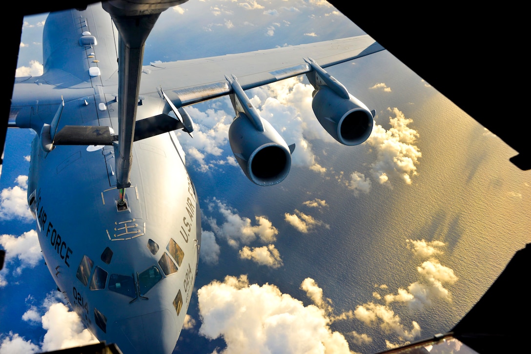 A KC-10 Extender aircraft refuels a C-17 Globemaster III over the Pacific Ocean, July 13, 2017, during Exercise Ultimate Reach. Air Force photo by 2nd Lt. Sarah Johnson
