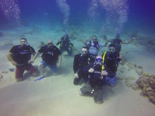 HEALY crewmembers on their first SCUBA dive