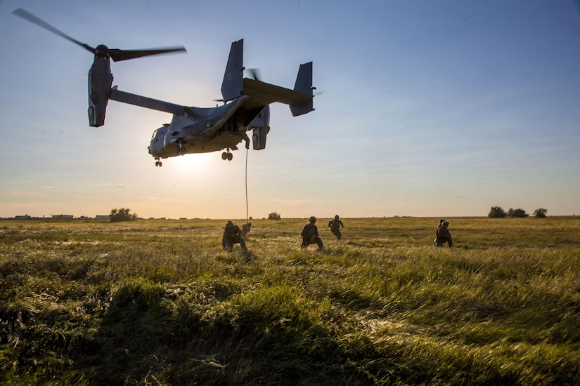 U.S. Naval Special Warfare Command operators establish a security perimeter during a fast-rope training exercise from a CV-22 Osprey at Mykolaiv, Ukraine, July 14, 2017 during exercise Sea Breeze 17, July 14, 2017. Special Operations Command Europe photo by Army Spc. Jeffery Lopez