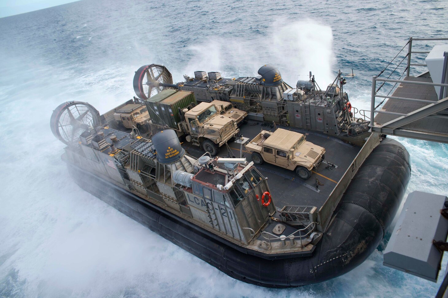 Landing Craft, Air Cushion (LCAC) > United States Navy > Displayy-FactFiles