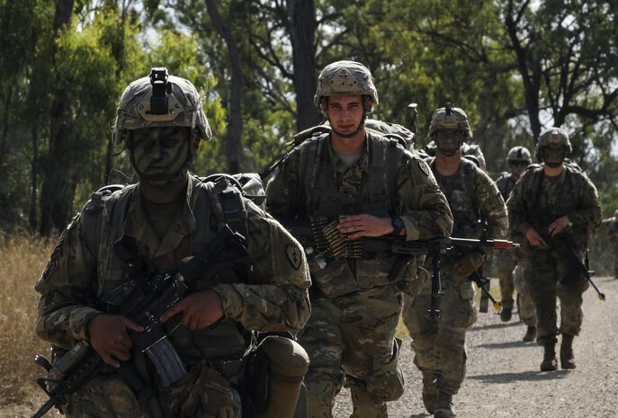 6th Brigade Engineer Battalion, 4th Infantry Brigade Combat Team, 25th Infantry Division paratroopers move to set up blocking positions during Exercise Talisman Saber in Shoalwater Bay Training Area, Australia July 14. (U.S. Army Photo by Staff Sgt. Daniel Love)