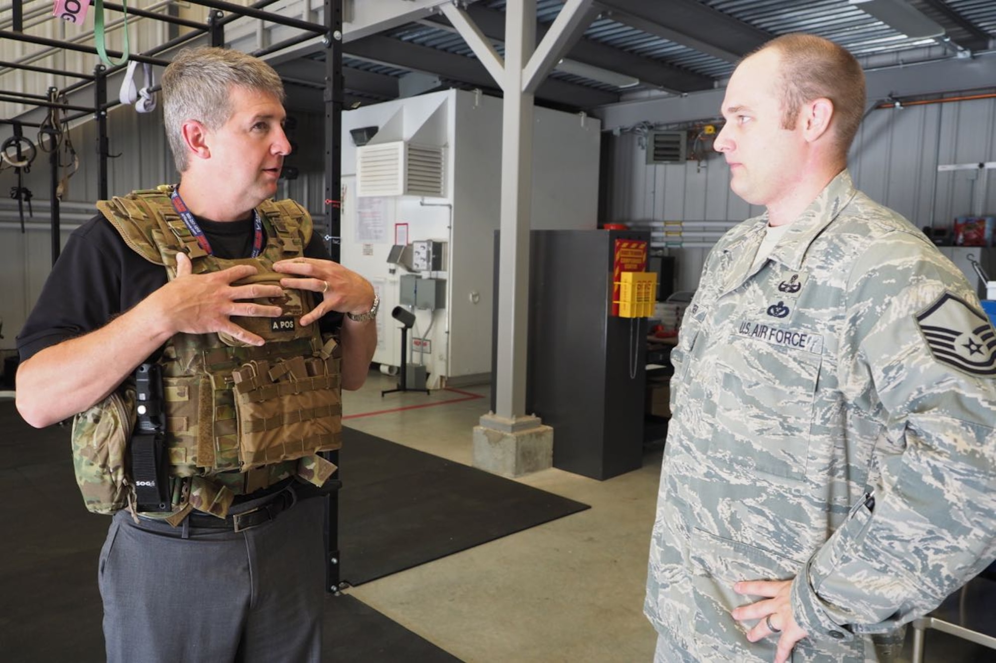 Master Sgt. Steve Hager, 934th Explosive Ordnance Disposal, talks about protective gear to Honorary Commander John Stenz. (Air Force Photo/Paul Zadach)