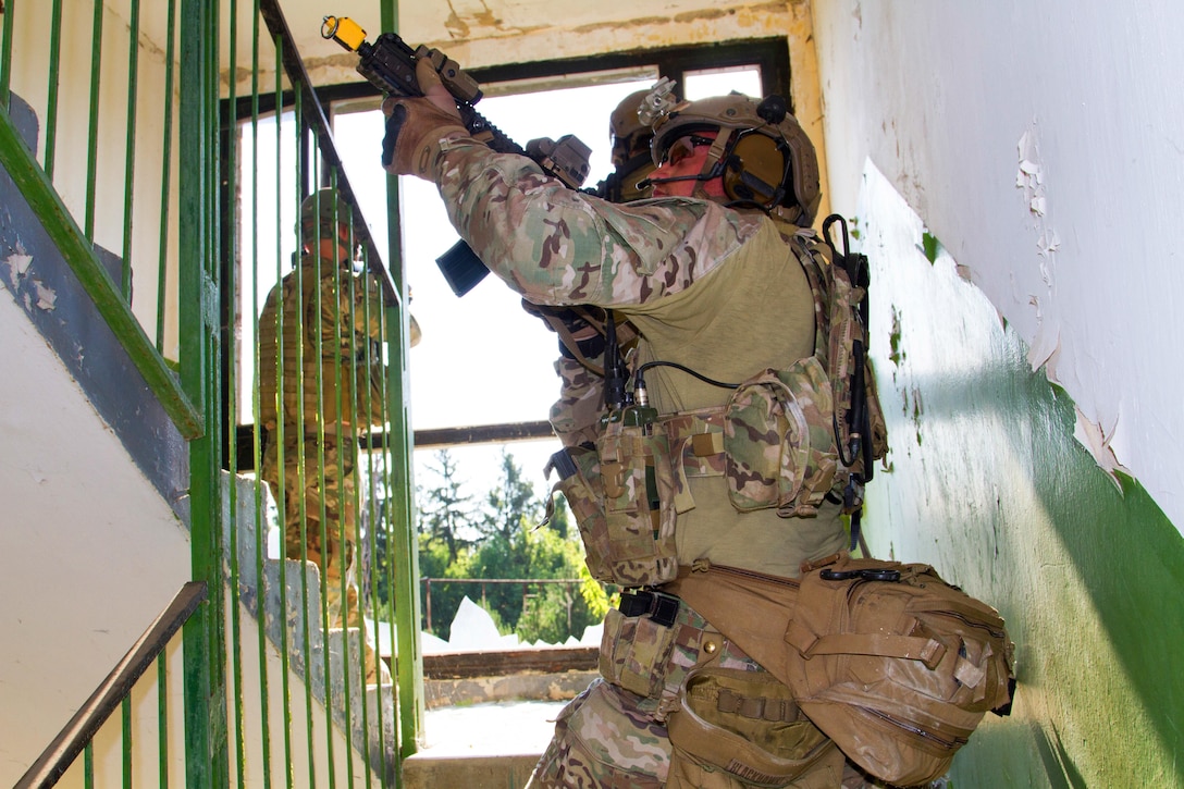 U.S. Special Forces soldiers clear a stairwell during an assault during exercise Black Swan in Szolnok, Hungary, July 21, 2017. Black Swan was a Hungarian-led special operations forces exercise held across locations in Bulgaria, Hungary and Romania from June 26-July 22, 2017. The exercise included participants from over eight countries. Paratroopers assigned to the U.S. Army’s 173rd Airborne Brigade and 10th Combat Aviation Brigade also participated in the exercise alongside the 20th Special Forces Group to improve integration between special operations forces and conventional forces across NATO allies. Army photo by Staff Sgt. Aaron Duncan