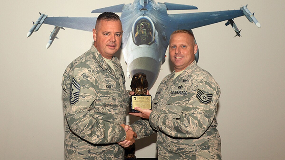 1st Air Force Command Chief Master Sgt. Richard King Visits 177th Fighter  Wing > 177th Fighter Wing