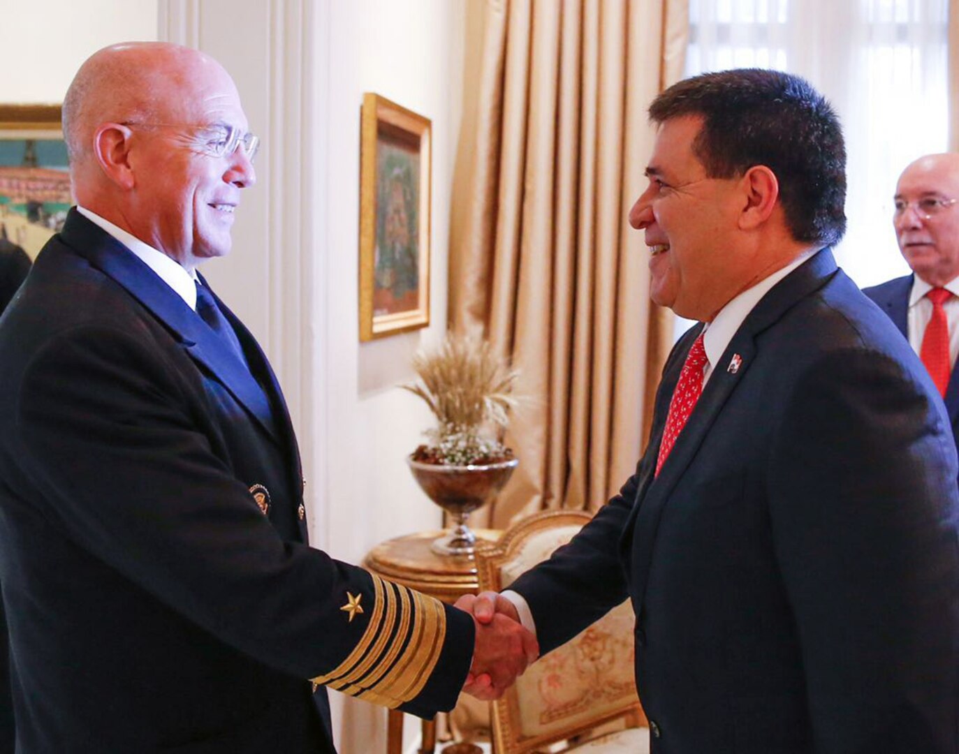 ASUNCIÓN, Paraguay -- Paraguayan President Horacio Cartés and U.S. Navy Adm. Kurt W. Tidd, commander of U.S. Southern Command, meet at the Palacio de los López to discuss defense cooperation efforts. Tidd is in Paraguay to meet the nation's leaders and to engage with senior regional security officials during the annual Fuerzas Comando multinational special operations skills competition. (Photo courtesy of the Office of the President of Paraguay)