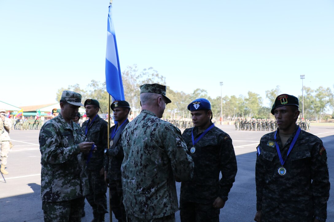ASUNCIÓN, Paraguay (July 27, 2017) -- U.S. Navy Adm. Kurt W. Tidd, commander of U.S. Southern Command, congratulates the Honduran team that took 1st place in the Fuerzas Comando 2017 multinational special operations skills competition. Tidd is in Paraguay to meet the nation's leaders and to engage with senior regional security officials during the annual Fuerzas Comando. (Photo by Jose Ruiz, SOUTHCOM Public Affairs)