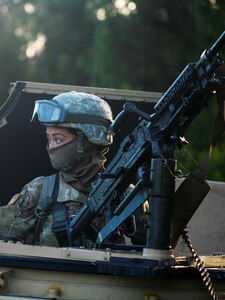 Sgt. Jeancarlo Galindo, a team leader assigned to Fox Company, 427th Brigade Support Battalion of the New York Army National Guard,  loads a M240B machine gun while preparing to go out on a patrol at Shoalwater Bay, Queensland, Australia, during exercise Talisman Saber, July 15. During the exercise, a series of war games, New York Army National Guard Soldiers fought against, and alongside Australian and New Zealand personnel. (U.S. Army National Guard photo by Sgt. Alexander Rector)