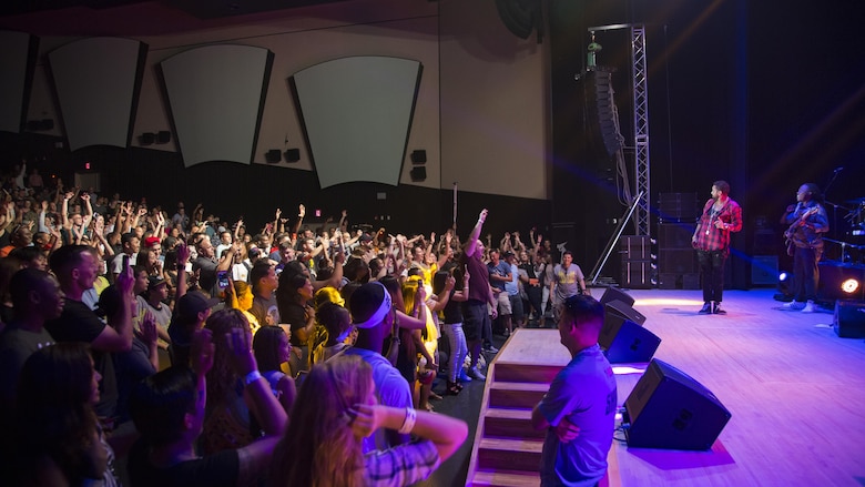 Orville Burrell, better known as “Shaggy,” a musical artist and Marine Corps veteran, interacts with the audience during a concert at Marine Corps Air Station Iwakuni, Japan, July 26, 2017. Shaggy sang a variety of his hit songs including “Boombastic,” “It Wasn’t Me” and “Oh Carolina.” The concert was part of an Armed Forces Entertainment tour that included three military installations across Japan. (U.S. Marine Corps photo by Sgt. Justin Fisher) 