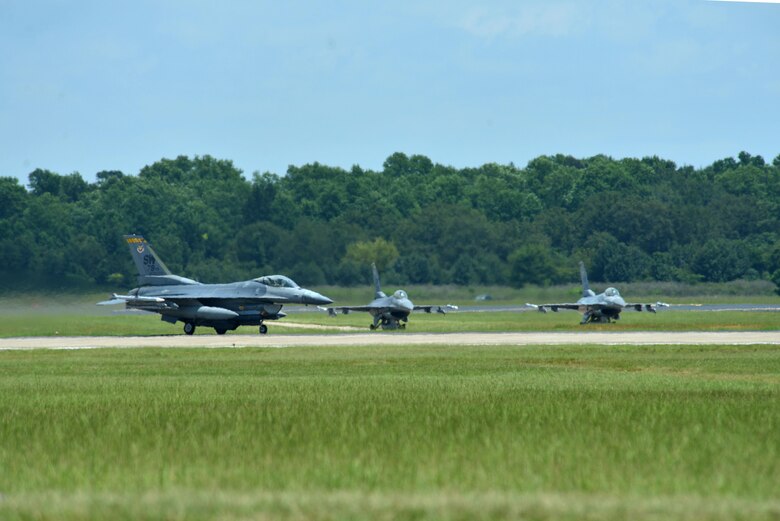 U.S. Air Force Capt. Matthew Kimmel, 79th Fighter Squadron (FS) pilot and U.S. Thunderbirds pilot-select, left, taxis down the runway in an F-16CM Fighting Falcon at Shaw Air Force Base, S.C., July 19, 2017. The F-16 is a highly maneuverable, multi-role fighter aircraft capable of air-to-air combat and air-to-surface attack. (U.S. Air Force photo by Airman 1st Class Destinee Sweeney)