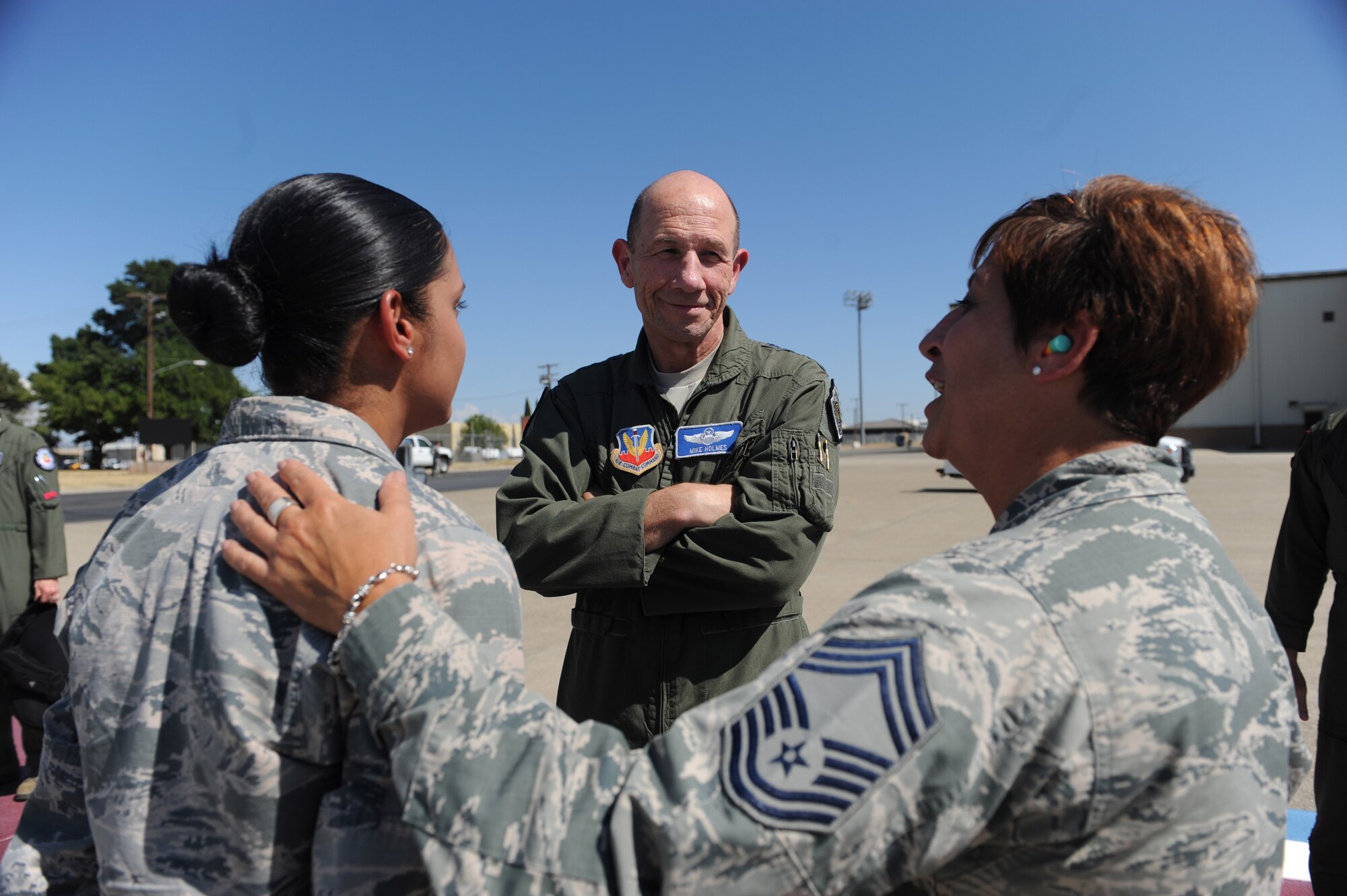 Gen. Mike Holmes, commander of Air Combat Command, meets with members of Team Beale July 26, 2017, at Beale Air Force Base, California. During his visit Holmes toured various facilities and met with Airmen from across base.(U.S. Air Force photo/Senior Airman Justin Parsons)