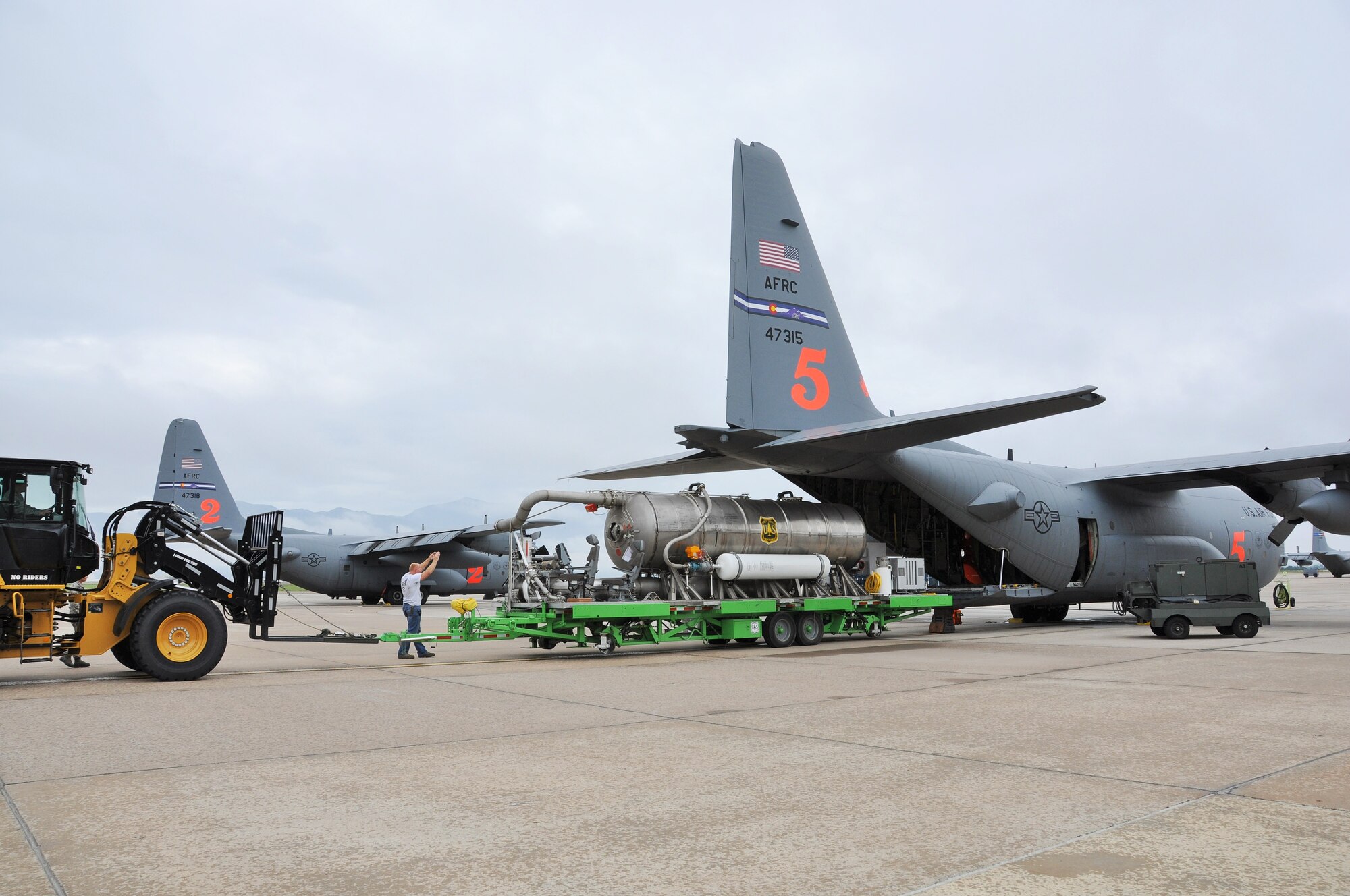 Aerial porters assigned to the Air Force Reserve Command’s 302nd Airlift Wing load a U. S. Forest Service Modular Airborne Fire Fighting System onto a C-130 Hercules at Peterson Air Force Base, Colo., July 29, 2017. The Reserve wing is responding to a request for assistance from the National Interagency Fire Center for one MAFFS-equipped C-130 from the 302nd AW to support fire suppression efforts in the Western U.S. (U.S. Air Force photo/Ann Skarban)
