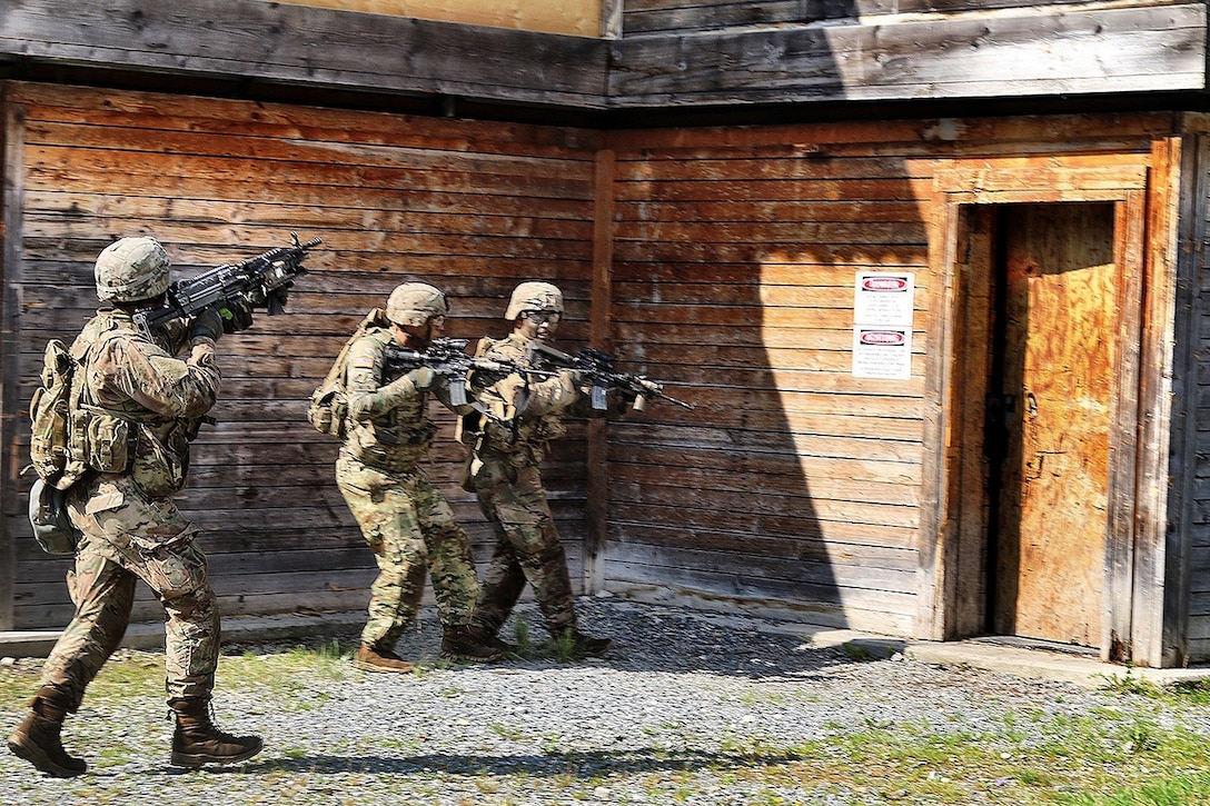 An infantry team moves into place to clear a building during a live-fire exercise at the Grafenwoehr Training Area, Germany, July 28, 2017. Army photo by Staff Sgt. Ange Desinor